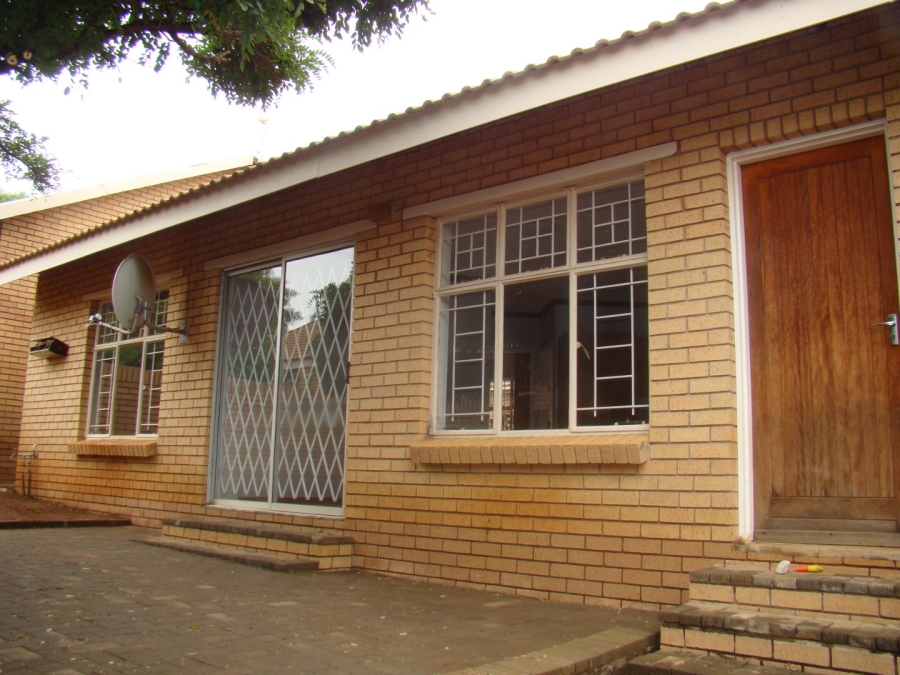 2 Bedroom Property for Sale in Langenhovenpark Free State